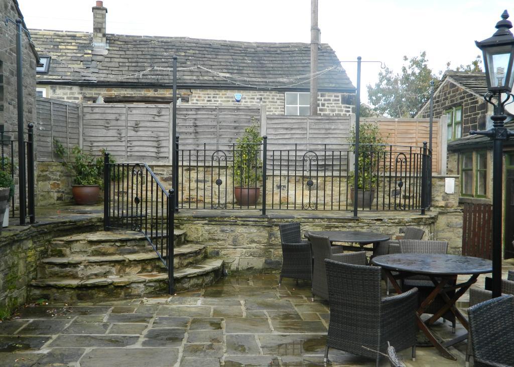 The Black Horse Inn Brighouse Exterior foto