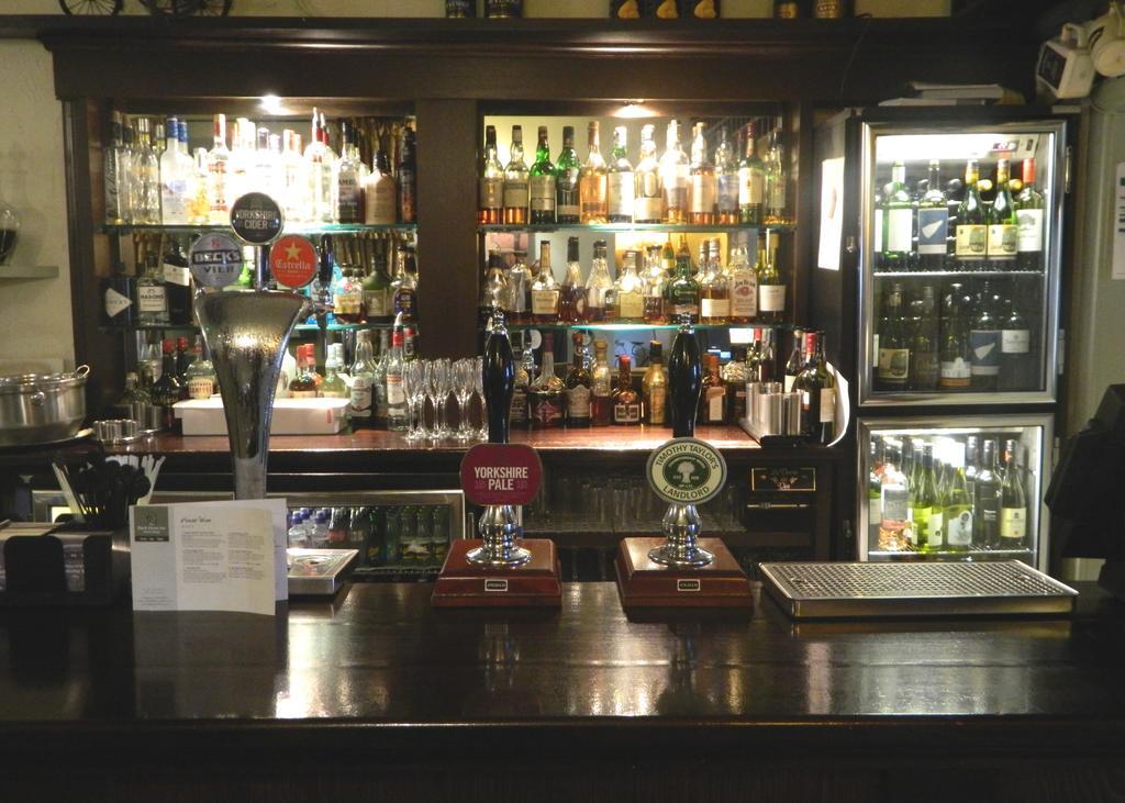 The Black Horse Inn Brighouse Exterior foto